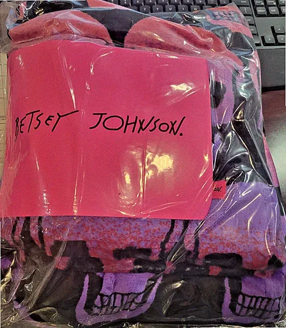 NEW Betsey Johnson colorful Ombre Skull fleece throw 50x70