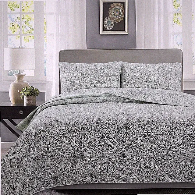 Ombre Leaf Sage Forest Green 3- Piece Reversible Quilt Set, Bedspread, Coverlet